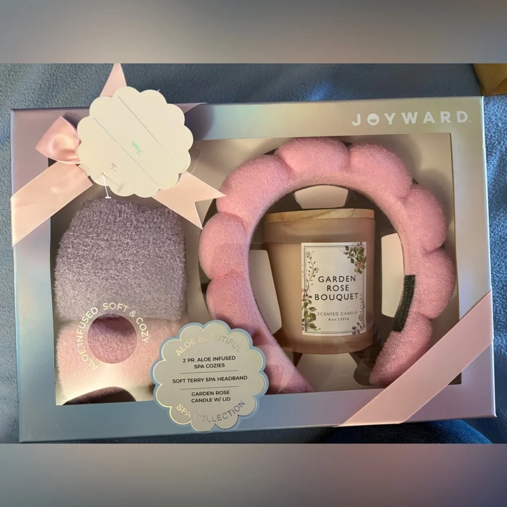 NIB- Pink Garden Rose Bouquet Spa Gift Set Perfect Gift -Spa day at home